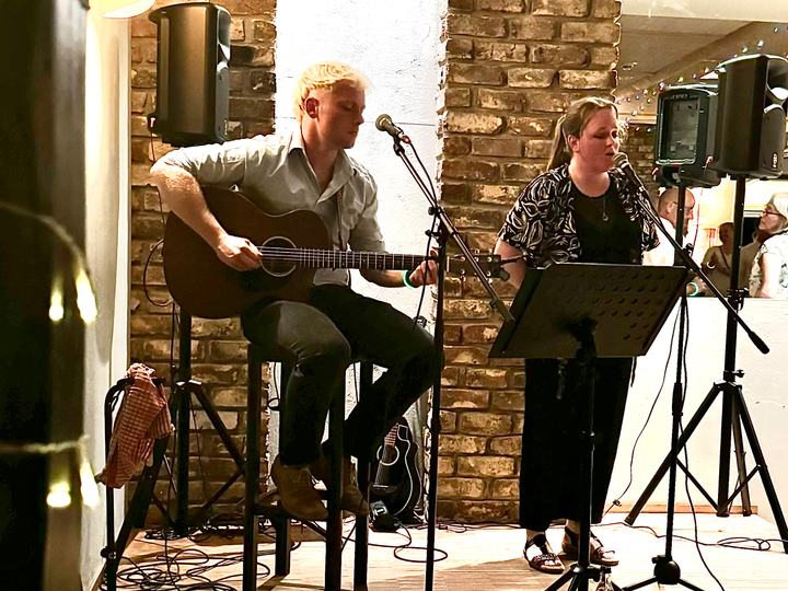 Album Foto Livestream | Live statt Playlist - Blues - für Ihr Event buchen