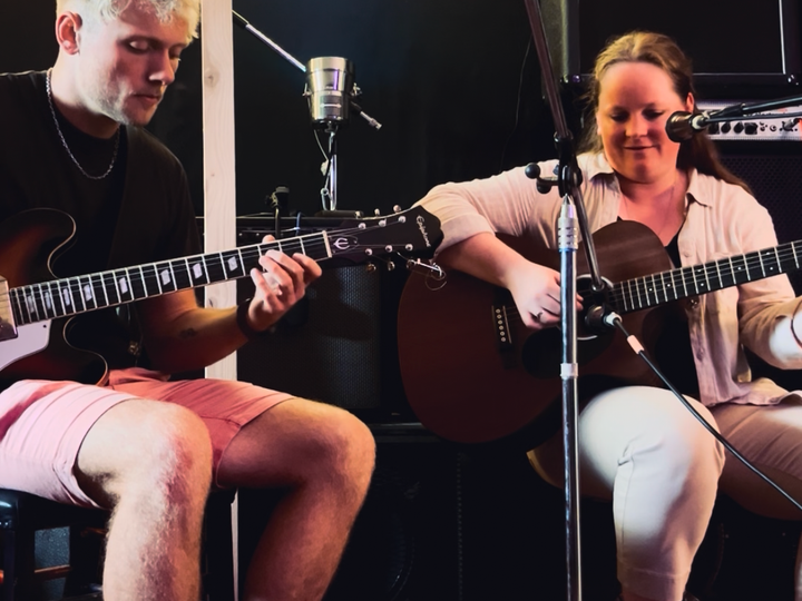 Album Foto Livestream | Live statt Playlist - Jazz - für Ihr Event buchen