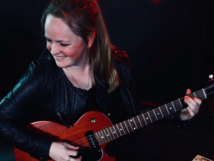 Album Foto Livestream | Live statt Playlist - Pop - für Ihr Event buchen