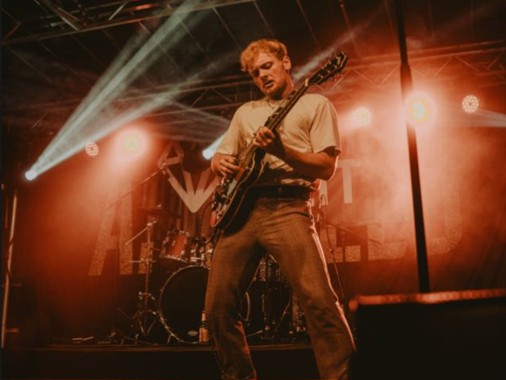 Album Foto Livestream | Live statt Playlist - Rock - für Ihr Event buchen
